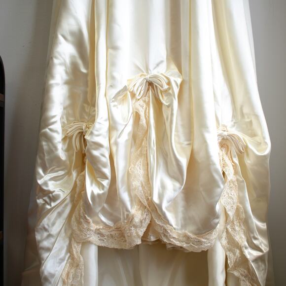 Vintage Satin Cream Lace Trim Wedding Dress Modern Size Medium - Picture 3 of 9